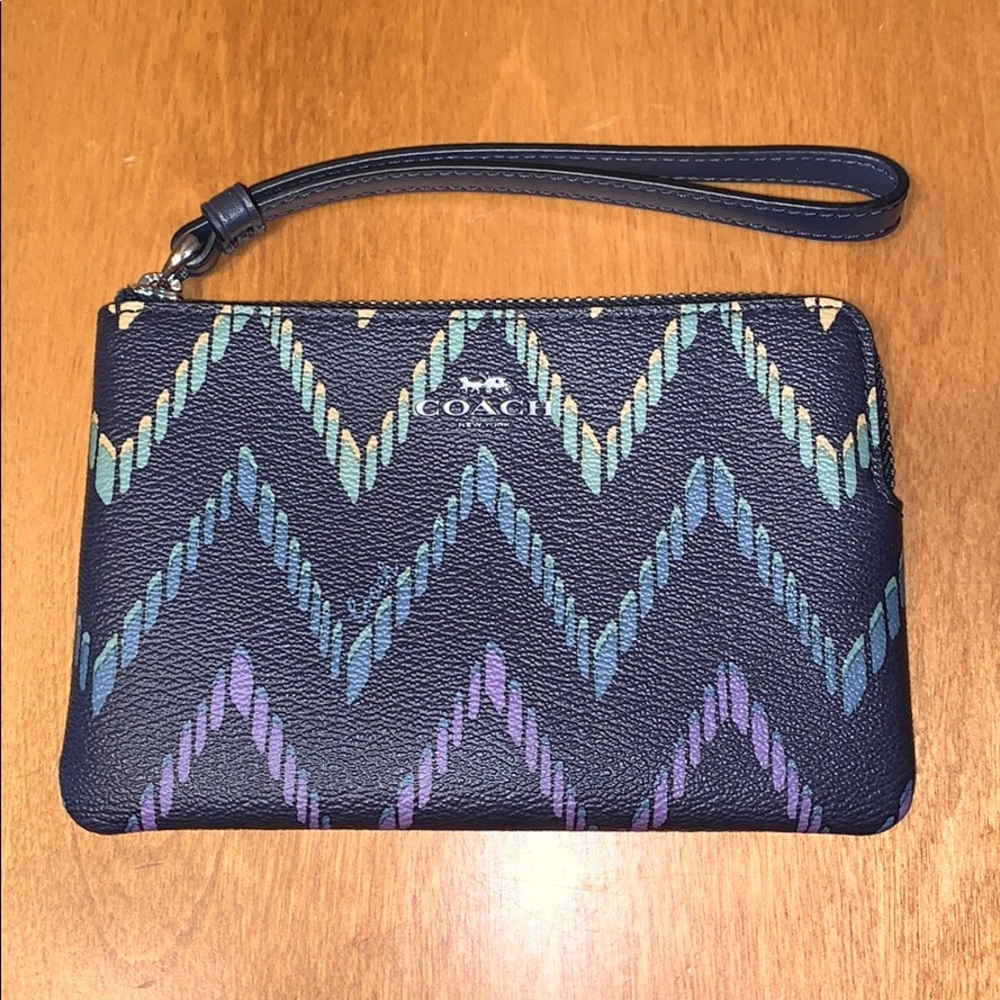 MULTICOLOR CHEVRON CORNER ZIP WRISTLET - Picture 6 of 8